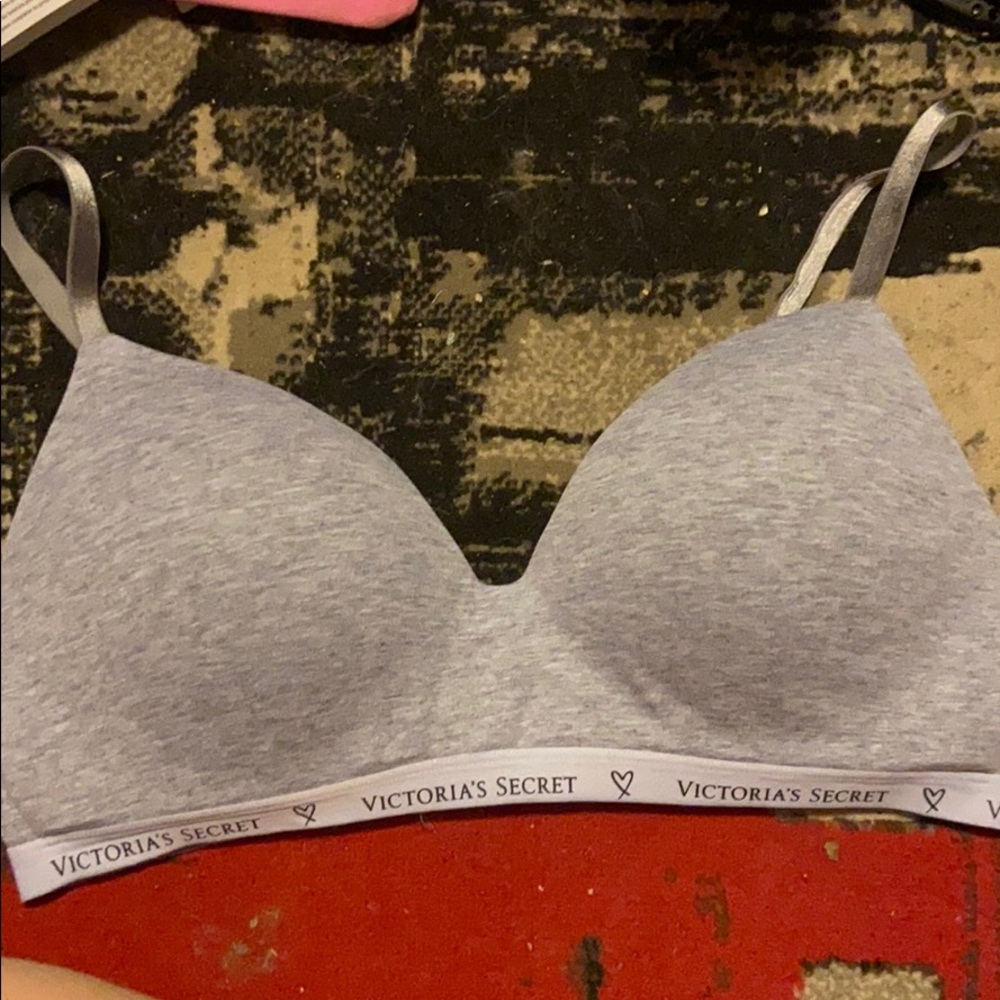 Heathered grey t shirt bra